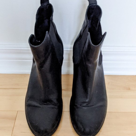 Women's Black Leather Chelsea Boots sz 10 - Picture 2 of 4